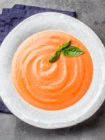 Receta de salmorejo a la albahaca