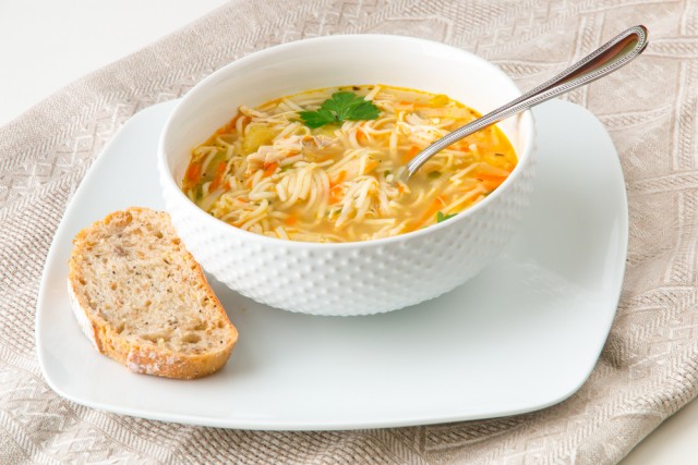 Receta de sopa de pollo con fideos 