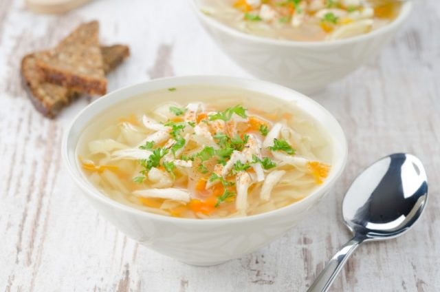 caldo de pollo con verduras