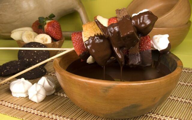 Receta de fondue de chocolate y frutas