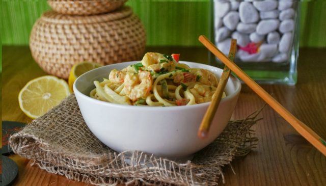 Receta de noodles con gambas al curry