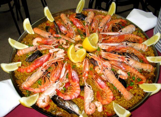 Receta de paella de marisco con congrio