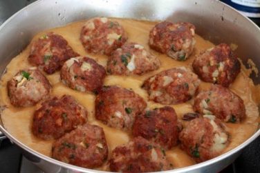 Receta De Albóndigas Con Salsa De Almendras - Unareceta.com