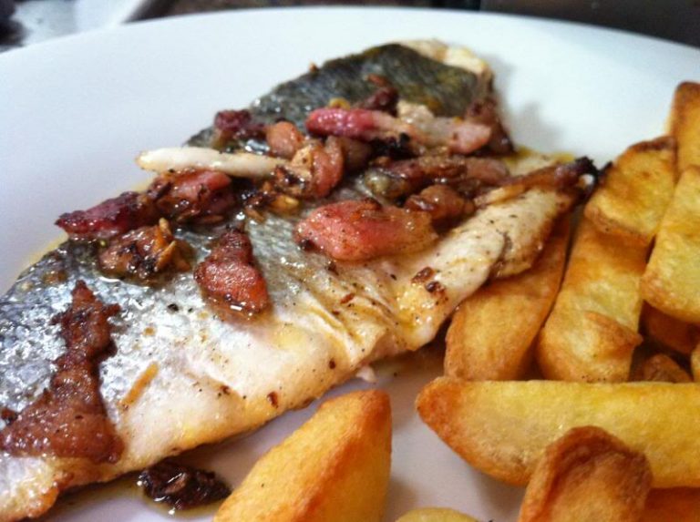 Receta de dorada al horno con patatas fritas
