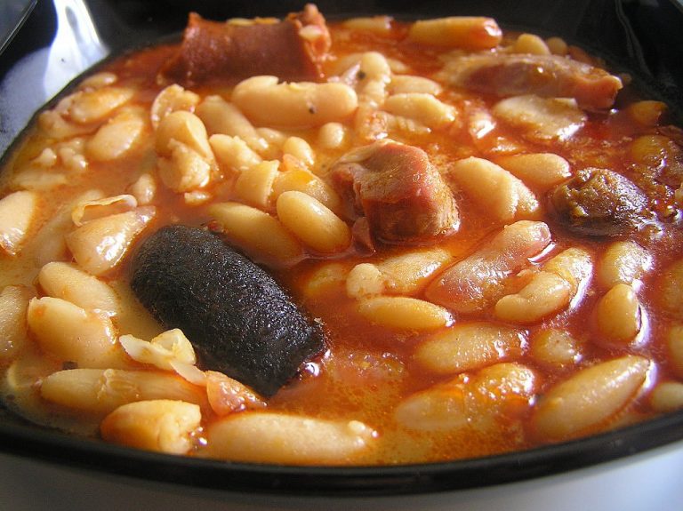 Receta de fabada asturiana con patatas - Unareceta.com
