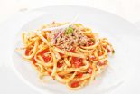 espaguetis con tomate y atun
