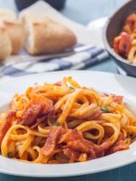Receta de espaguetis con tomate y bacon