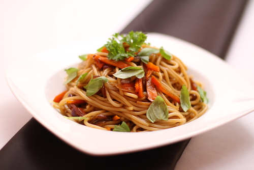 Receta de espaguetis con verduras y salsa de soja