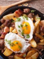 Receta de huevos estrellados con patatas y jamón