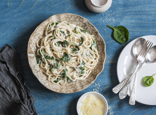 Receta de espaguetis con nata y espinacas