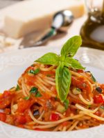 Receta de espaguetis con verduras y tomate