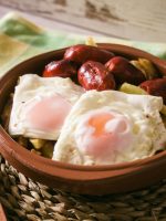 Receta de huevos estrellados con chorizo