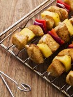 Receta de brochetas de pollo y piña