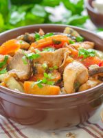 Receta de pollo guisado con verduras