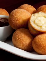 Receta de bollitos de yuca rellenos de queso