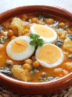 Receta de espinacas con garbanzos y huevo