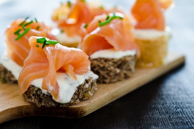 Receta De Canapes De Salmon Ahumado Y Queso Unareceta Com