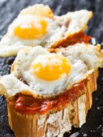 Receta de montaditos de jamón y huevos de codorniz