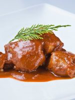 Receta de manitas de cerdo estofadas con patatas