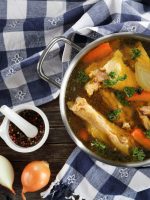 Receta de caldo de gallina con verduras