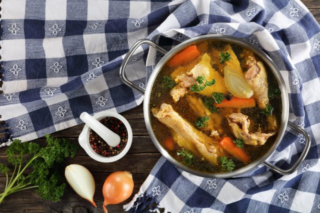 Receta de caldo de gallina con verduras