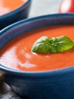 Receta de sopa de tomate con albahaca