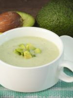 Receta de sopa fría de aguacate