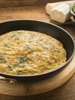 Receta de tortilla de ajos tiernos y puerros